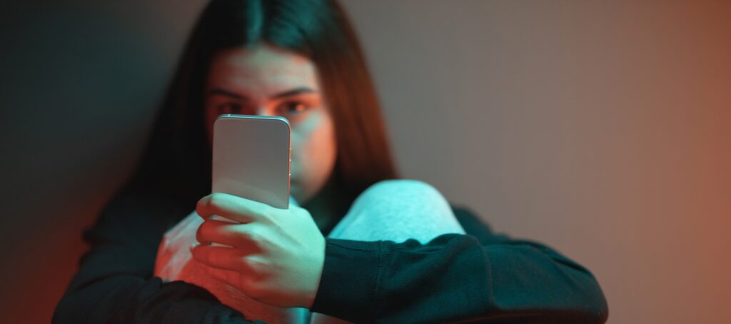 Anxiety and Social Media: A Guide to Setting Healthy Boundaries - Plus ...